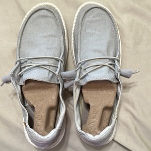 Very clean. Light gray women’s Hey Dudes